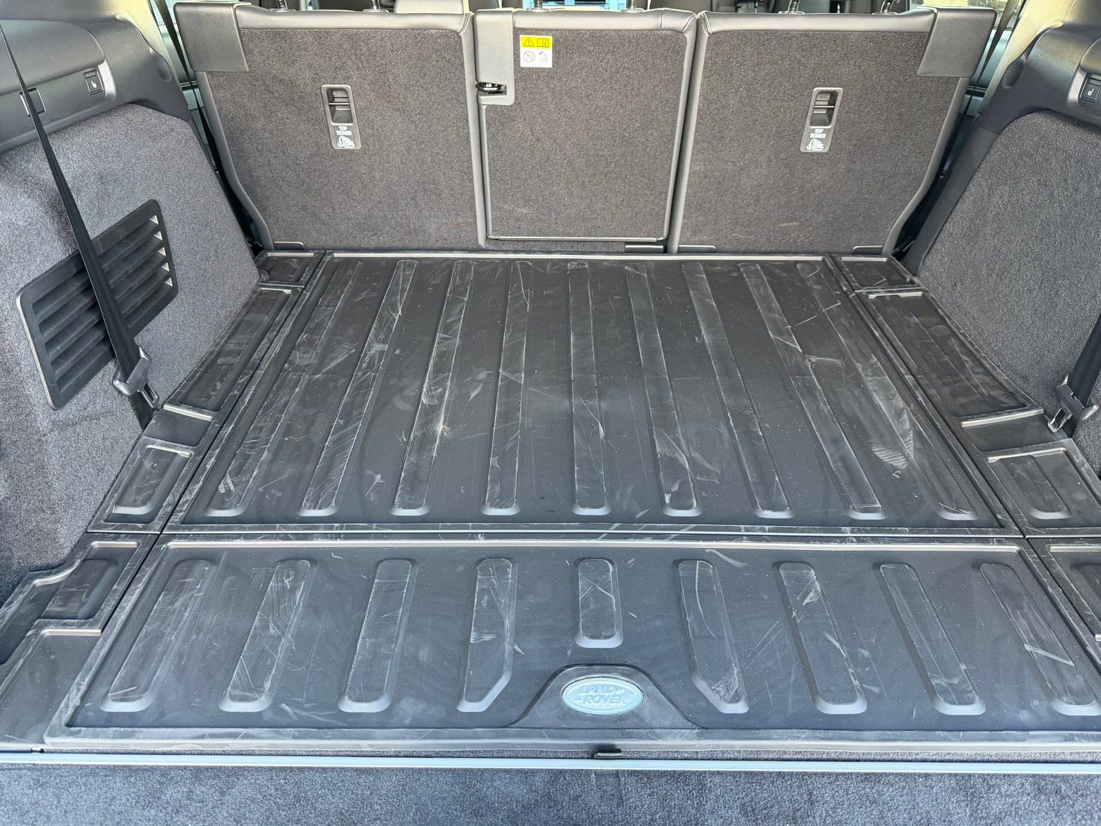 New 2026 Land Rover Discovery Limited Edition image 32