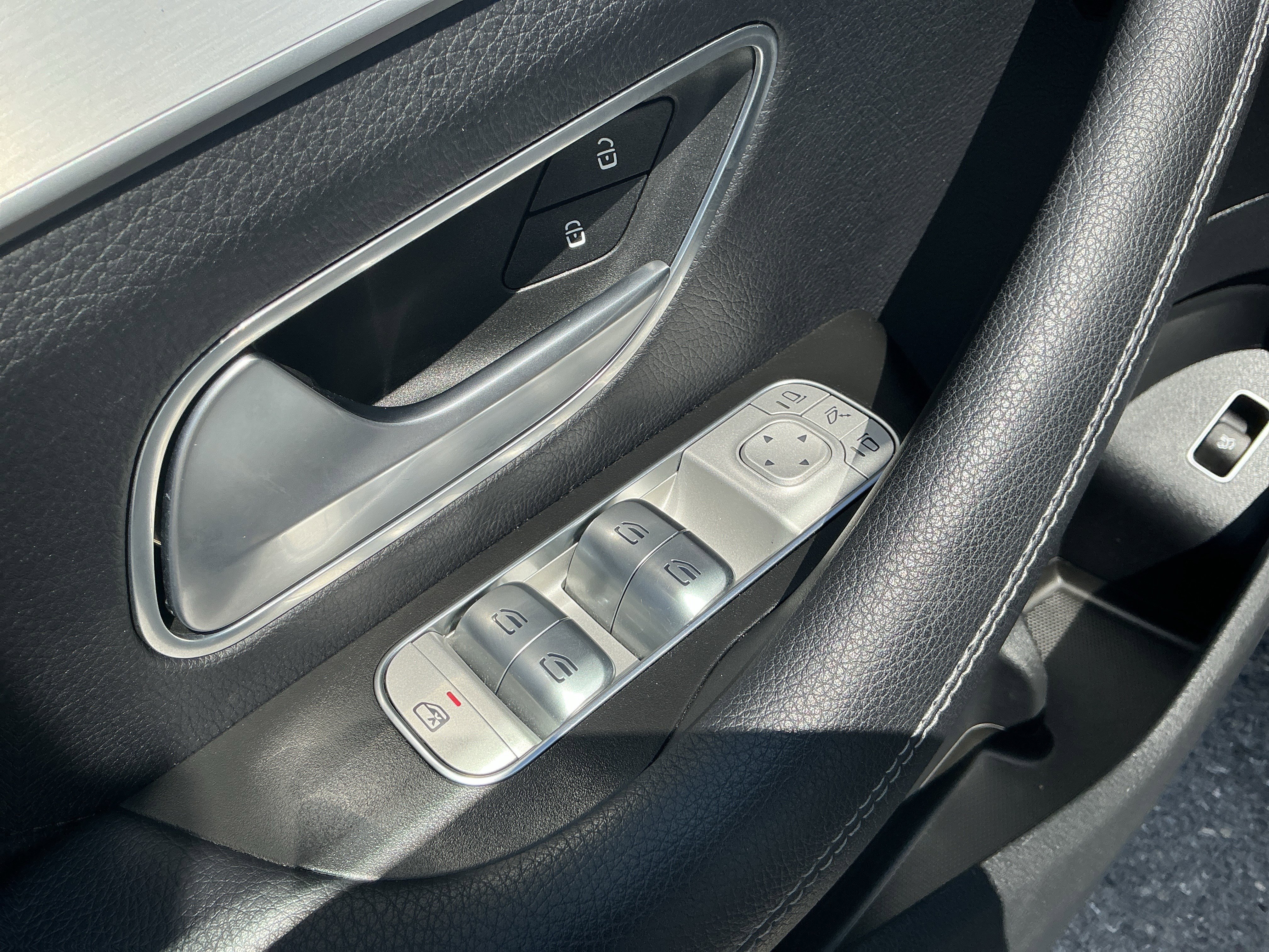 Used 2024 Mercedes-Benz GLE 350 4MATIC image 17