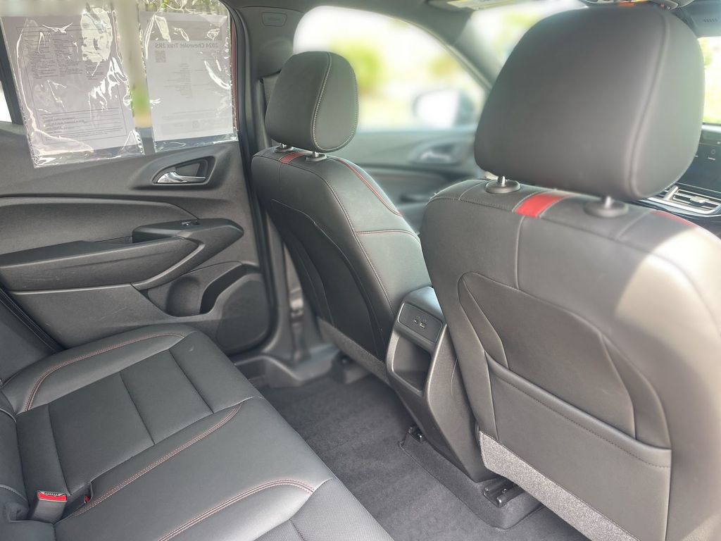 Used 2024 Chevrolet Trax RS w/ Sunroof Package FWD image 35