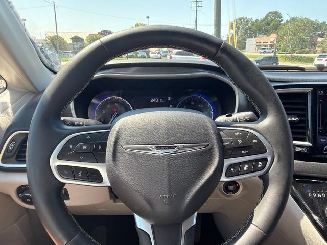 Used 2024 Chrysler Pacifica Touring-L FWD image 12