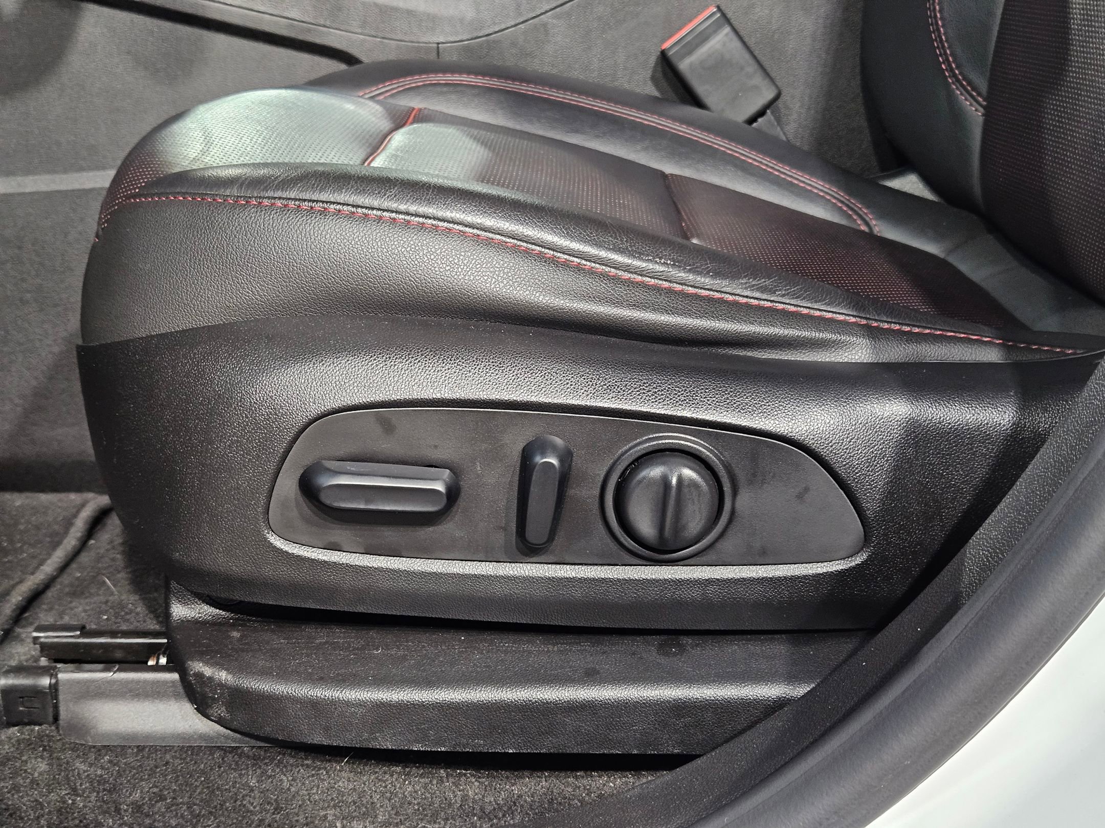 Used 2019 Chevrolet Blazer RS w/ LPO, Sport Package image 23