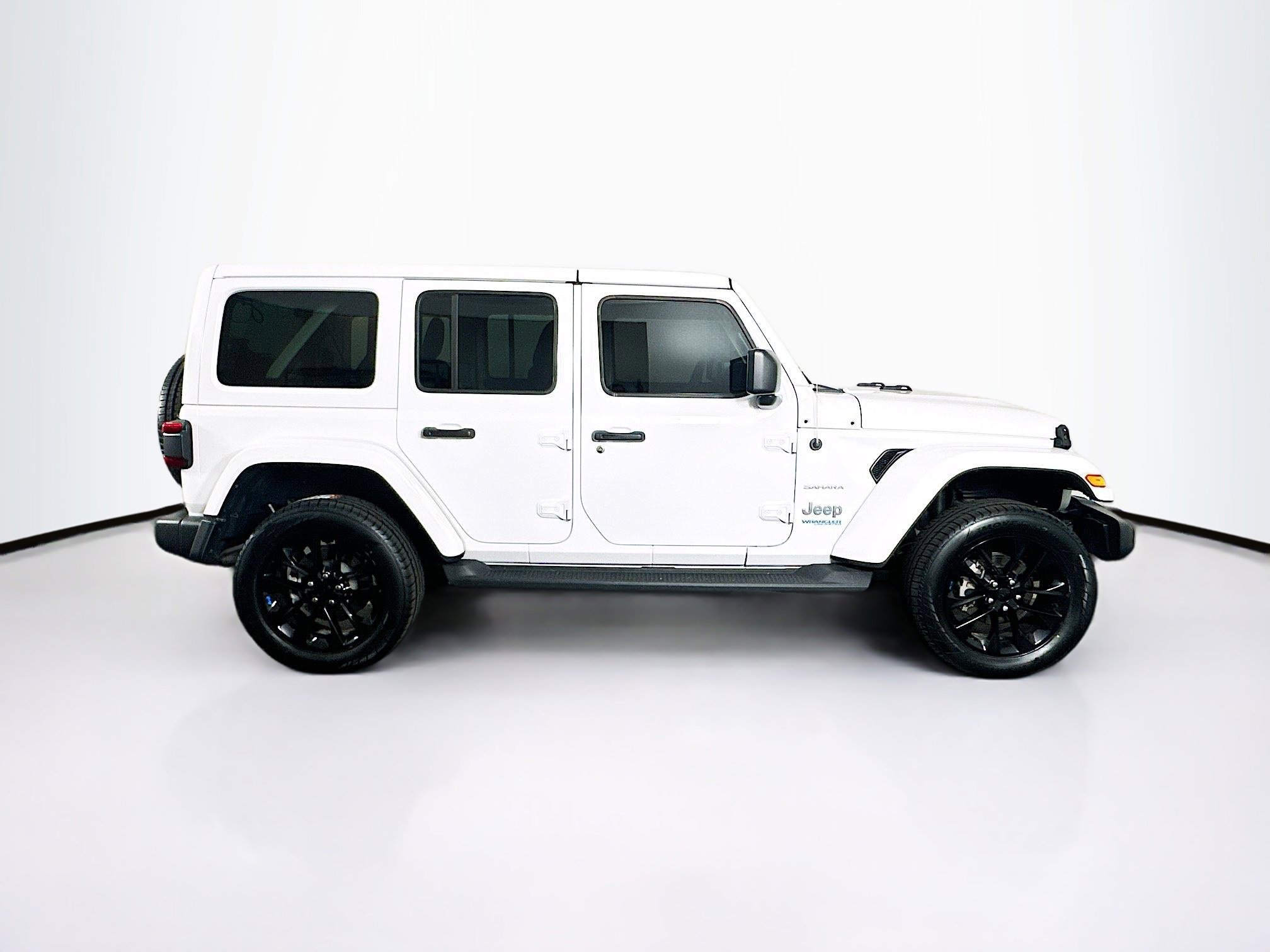 Used 2022 Jeep Wrangler Sahara w/ Cold Weather Group image 10