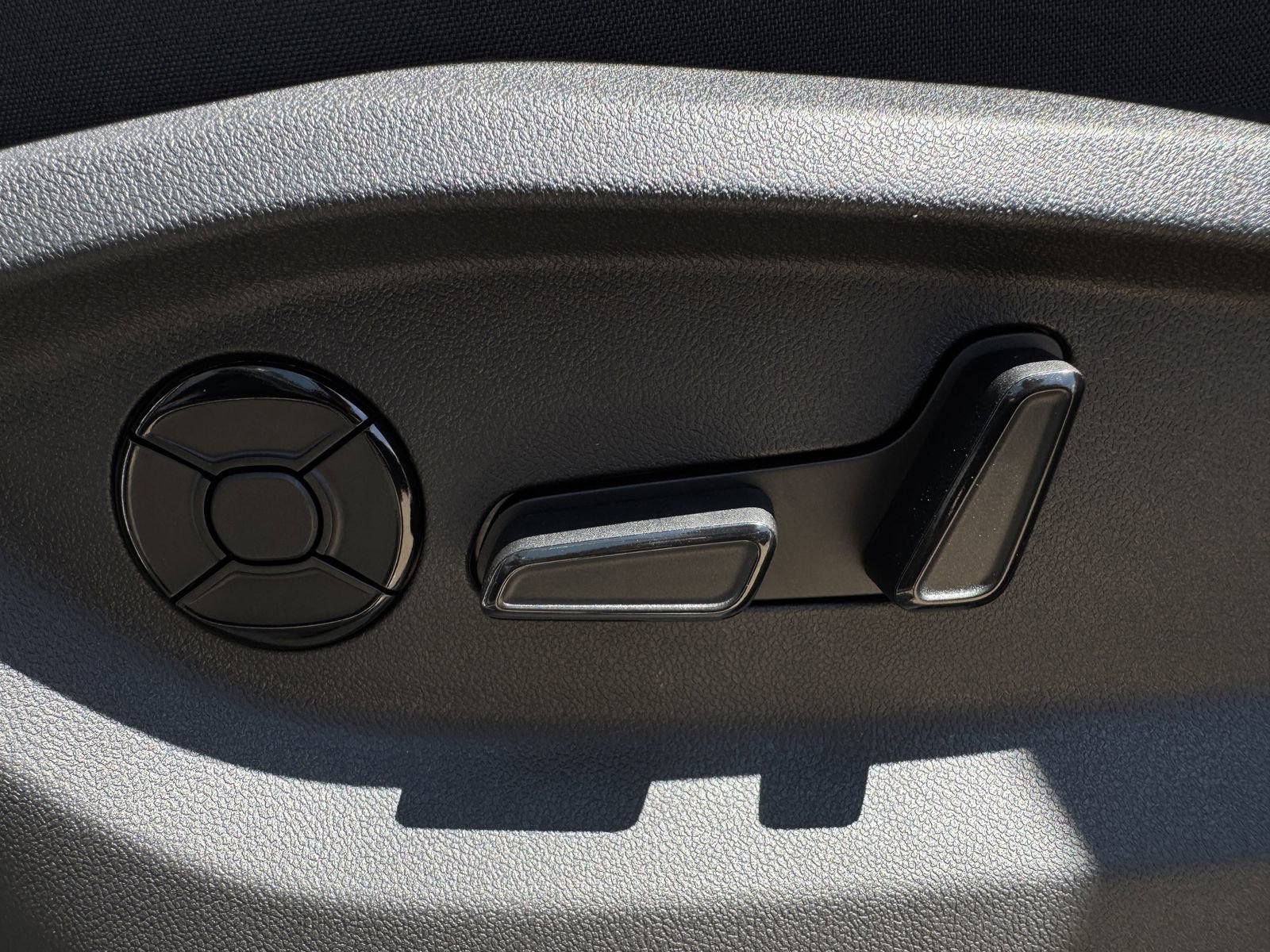 New 2026 Volkswagen Tiguan SE R-Line FWD image 27