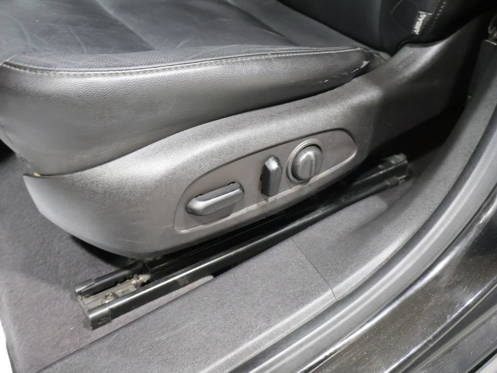 Used 2017 Chevrolet Malibu LT w/ Leather Package FWD image 13