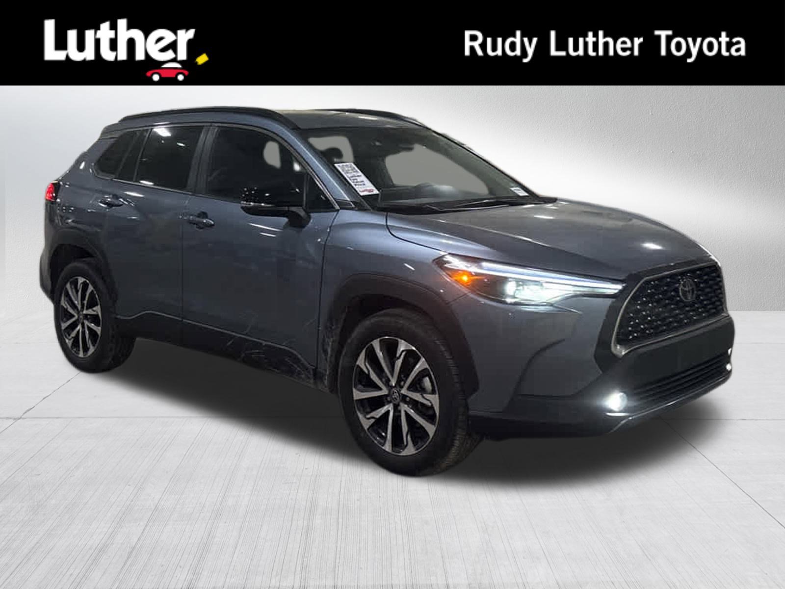 Used 2025 Toyota Corolla Cross XLE image 1