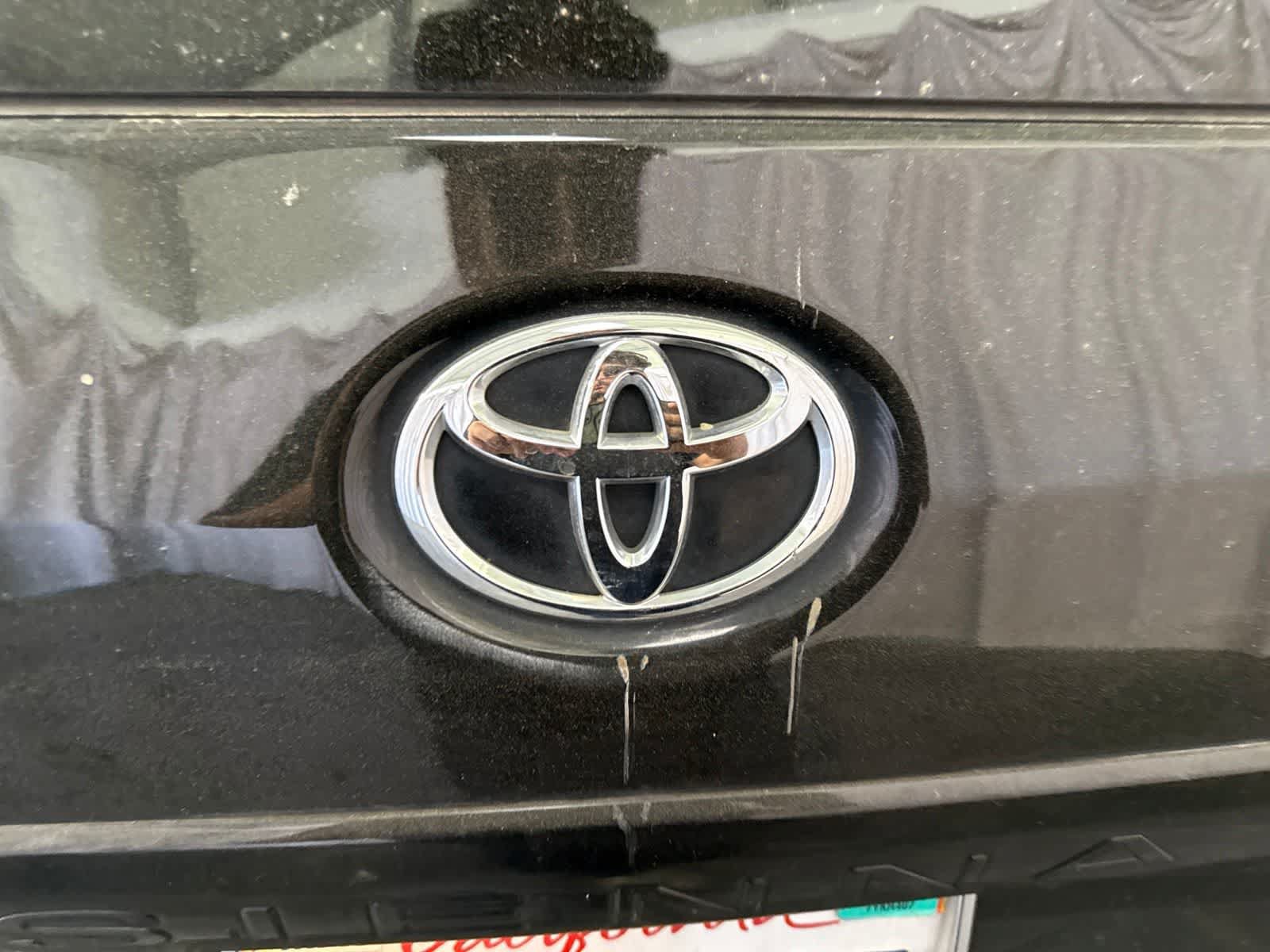 Used 2014 Toyota Sienna XLE w/ XLE Premium Package FWD image 13