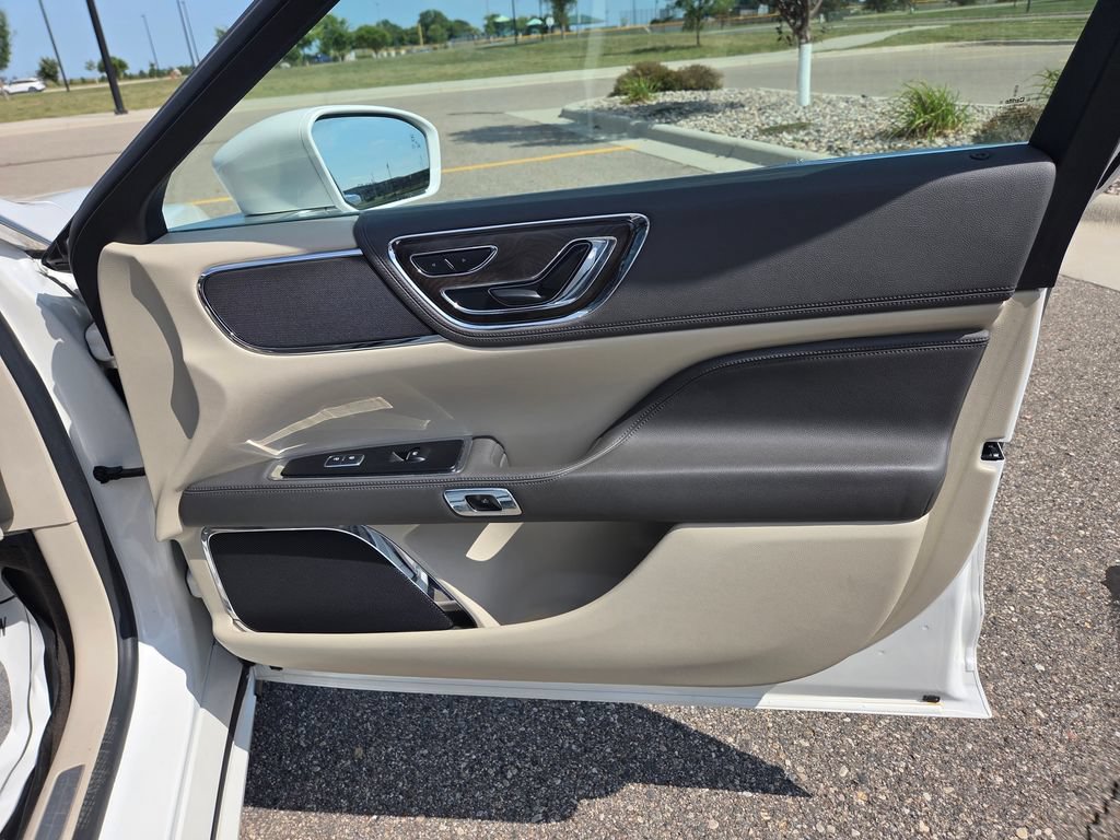 Used 2019 Lincoln Continental Select w/ Continental Climate Package AWD/4WD image 37