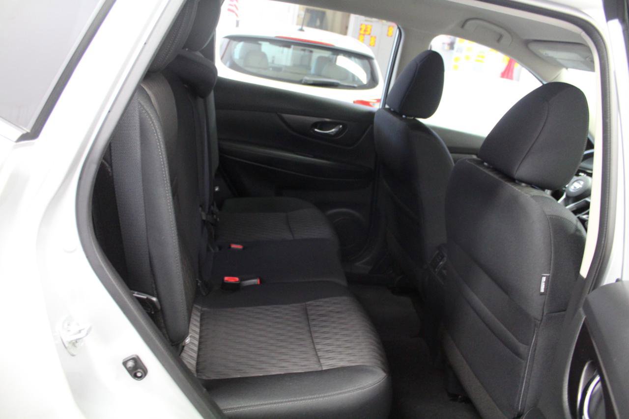 Used 2018 Nissan Rogue SV image 25