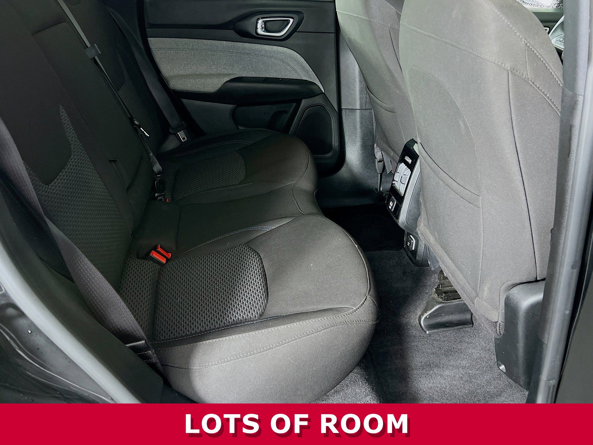 Used 2024 Jeep Compass Sport image 23