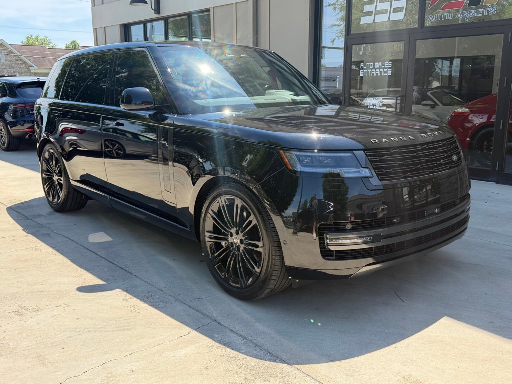 Used 2025 Land Rover Range Rover Long Wheelbase SE AWD/4WD image 3