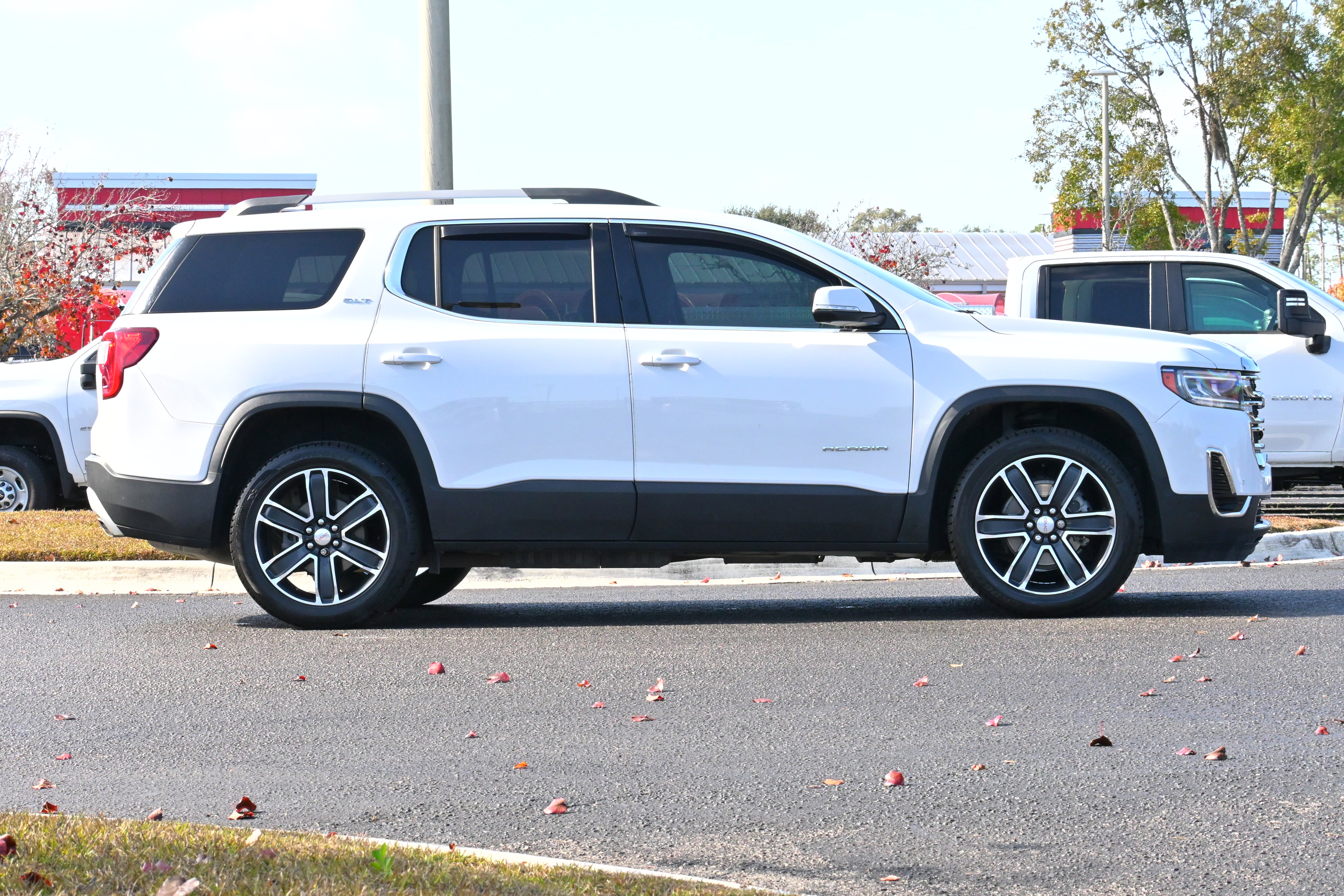 Used 2022 GMC Acadia SLT w/ Technology Package image 7