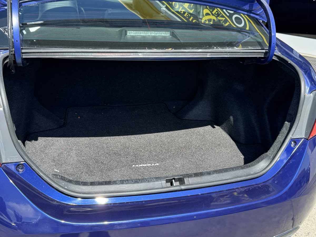 Used 2017 Toyota Corolla SE FWD image 9