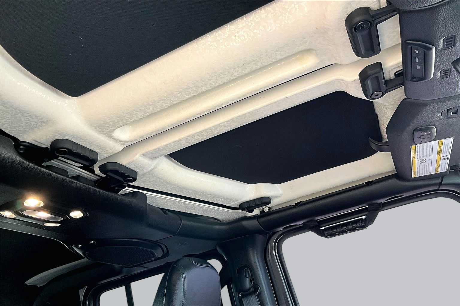 Used 2021 Jeep Gladiator Overland AWD/4WD image 14