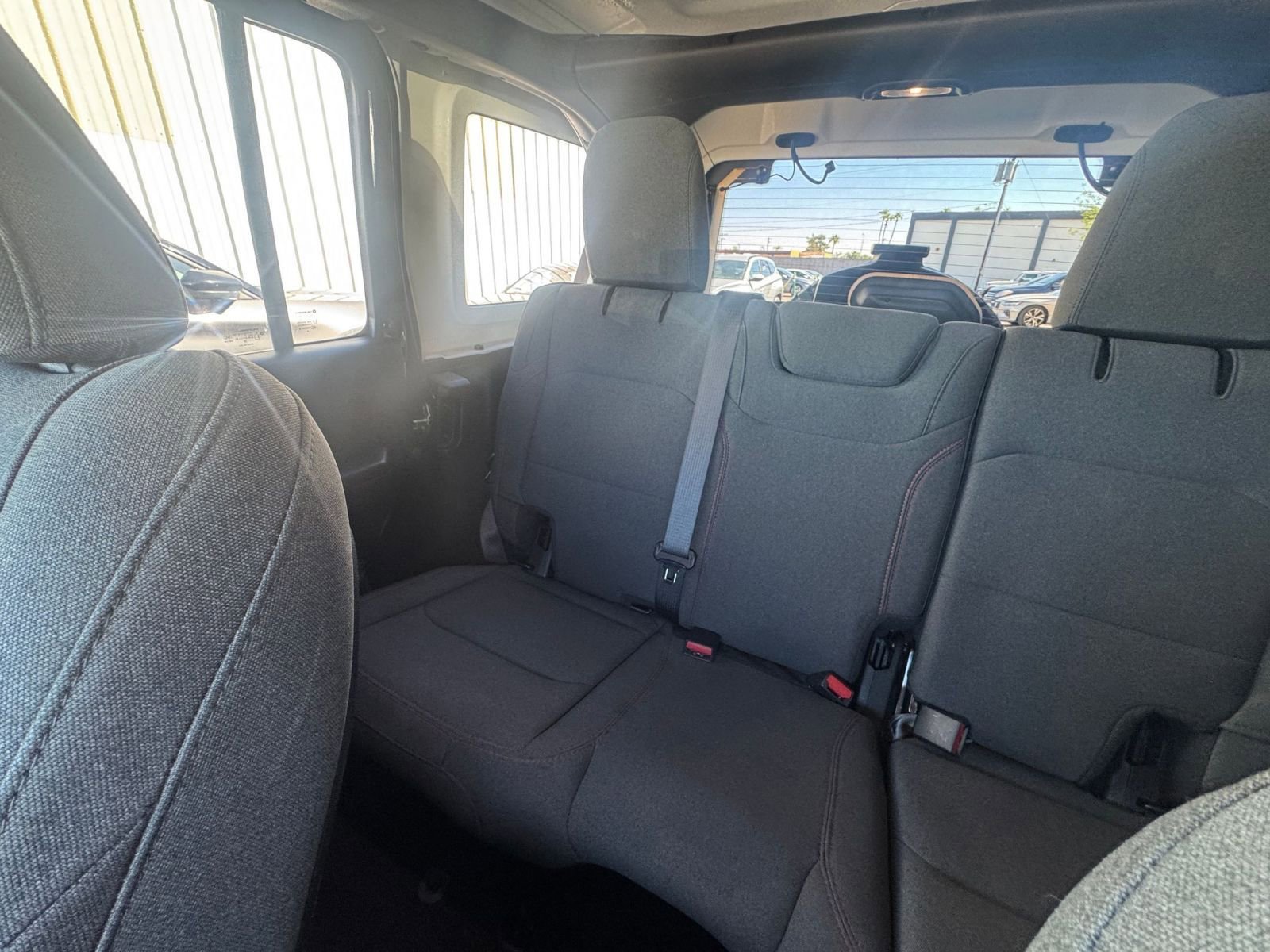 Used 2025 Jeep Wrangler Unlimited Rubicon image 39