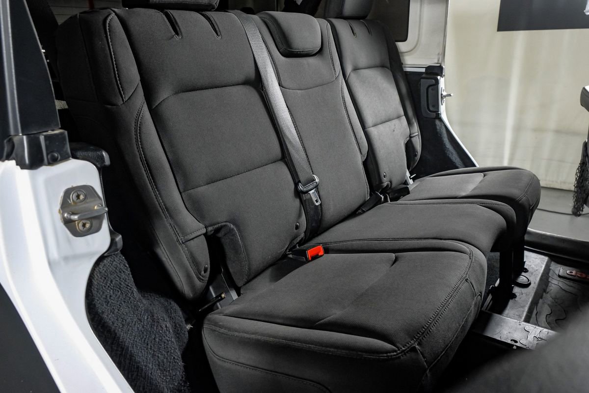 Used 2018 Jeep Wrangler Unlimited Sahara AWD/4WD image 30