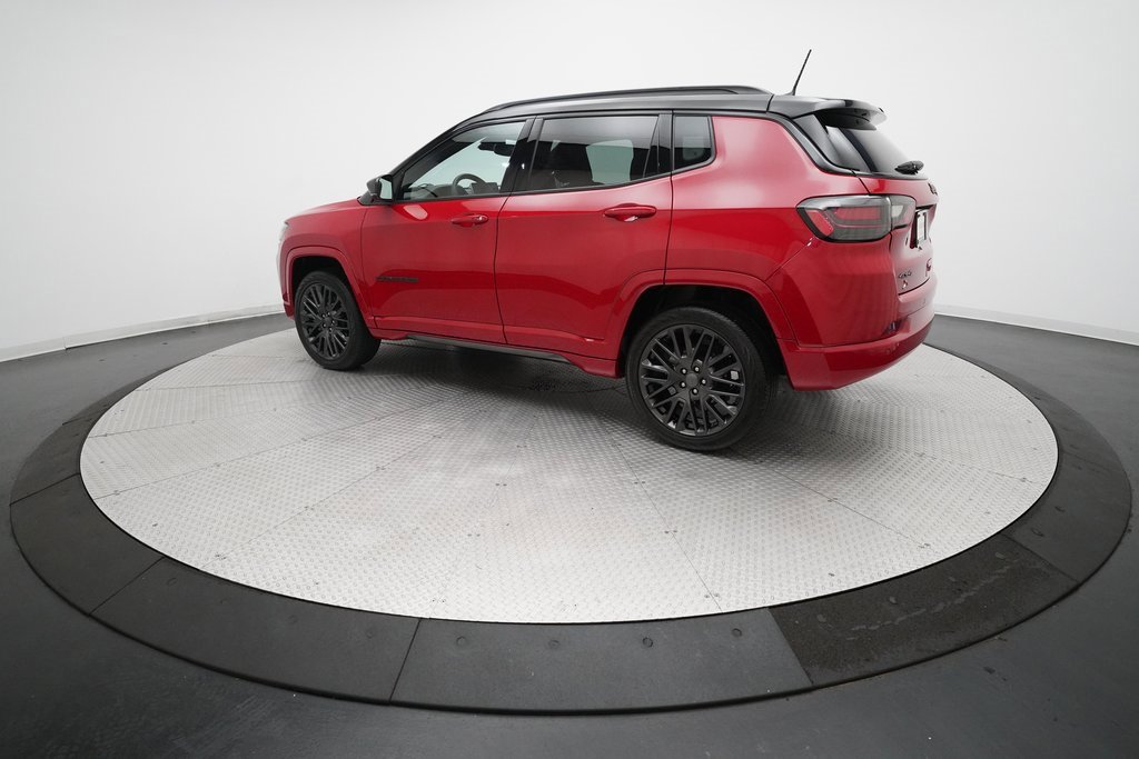 Used 2024 Jeep Compass Limited w/ High Altitude Package image 12