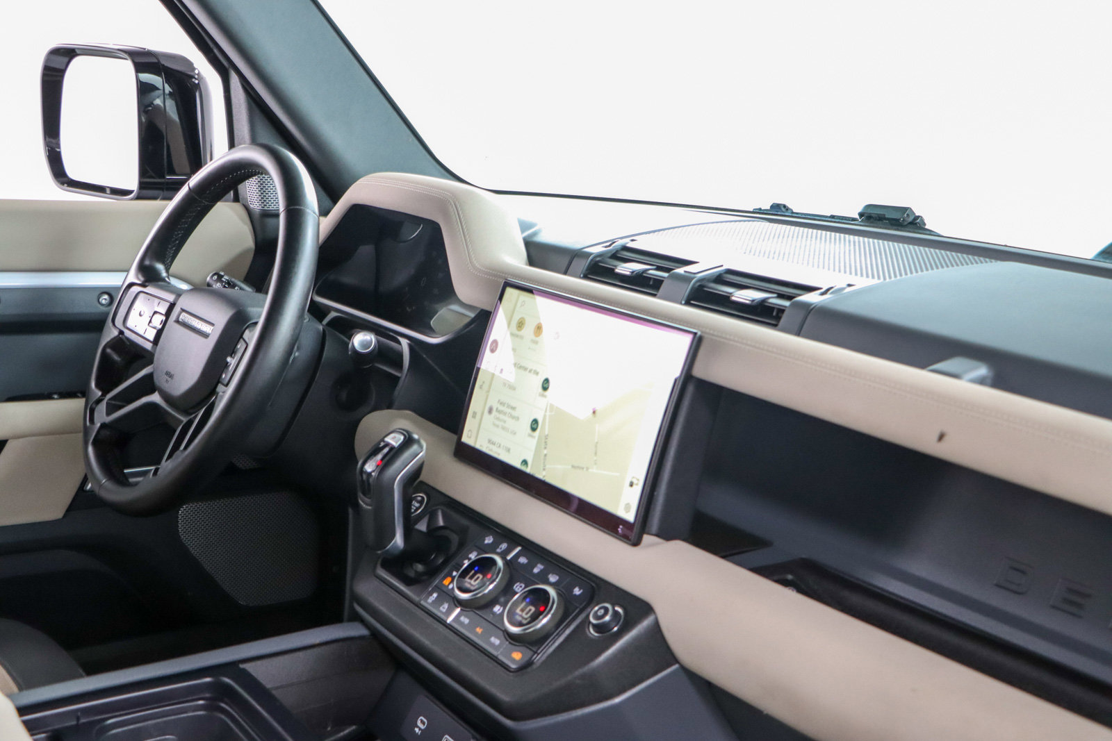 Used 2023 Land Rover Defender 130 X-Dynamic SE image 27