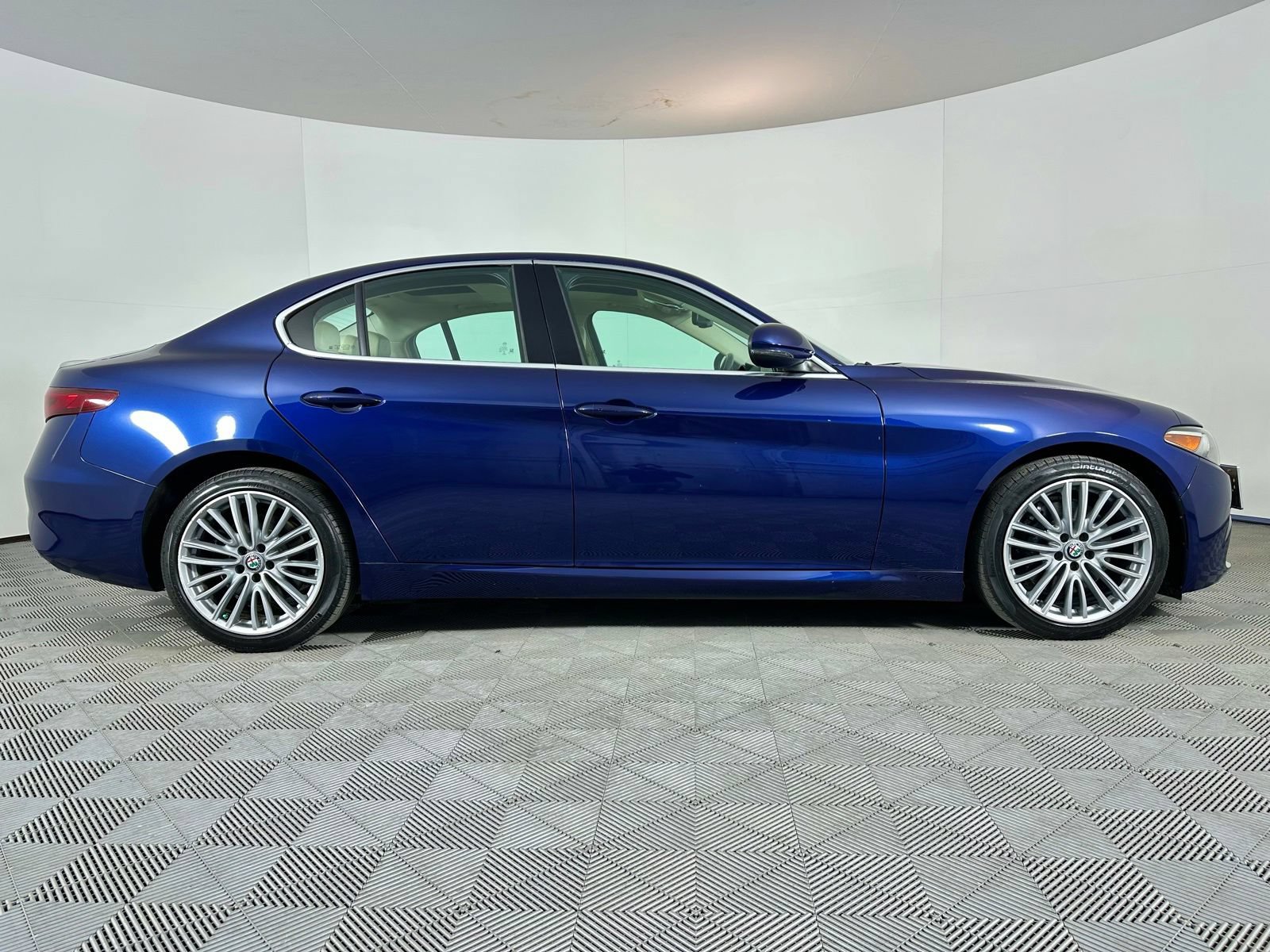 Used 2017 Alfa Romeo Giulia Ti w/ TI Lusso Light Wood Package AWD/4WD image 30