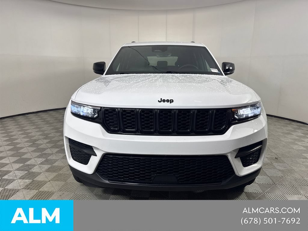 Used 2025 Jeep Grand Cherokee Altitude AWD/4WD image 2