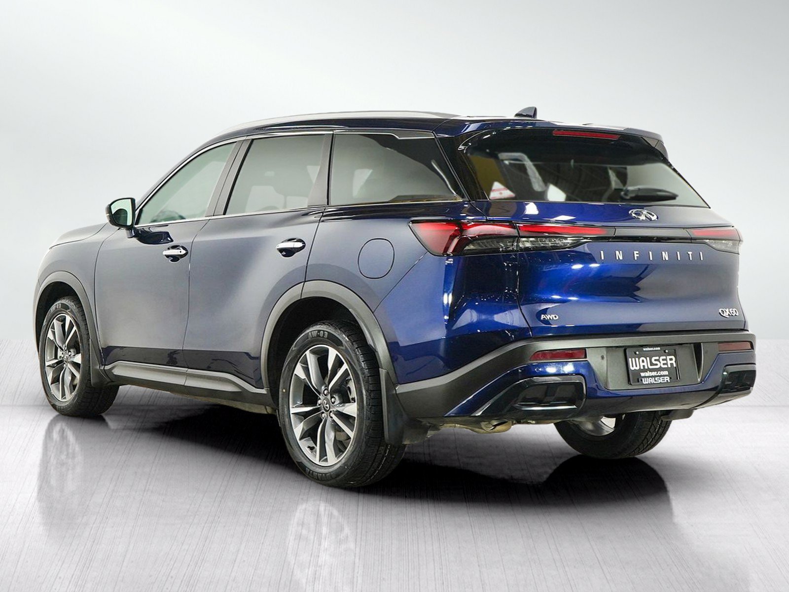 Used 2025 INFINITI QX60 Luxe AWD/4WD image 3