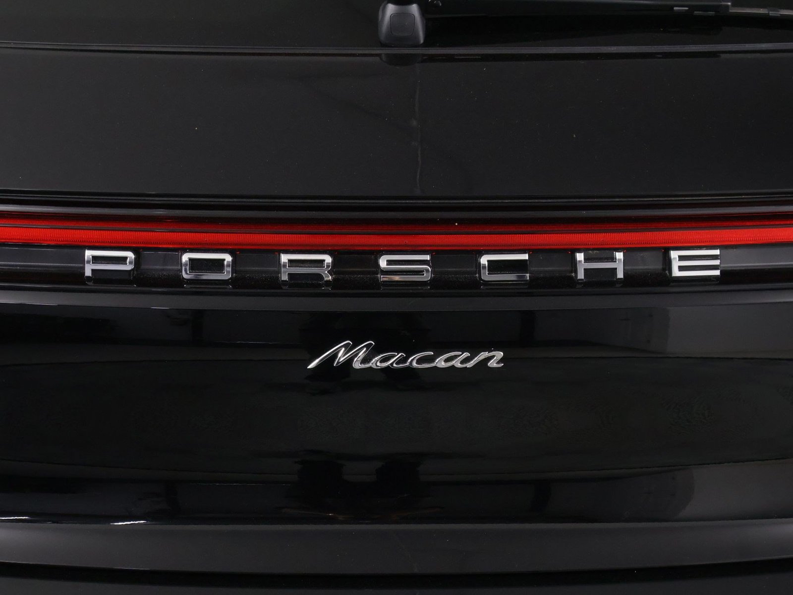 Certified 2026 Porsche Macan AWD/4WD image 22