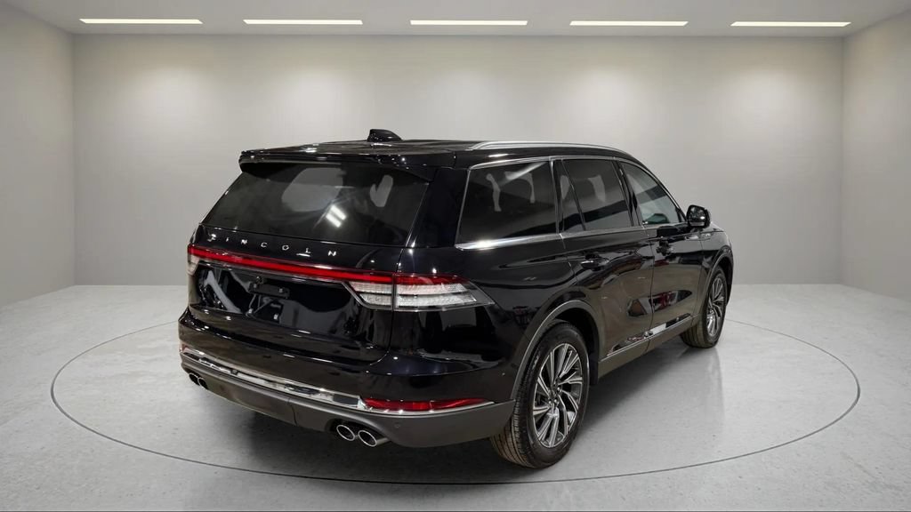 Certified 2025 Lincoln Aviator AWD image 3