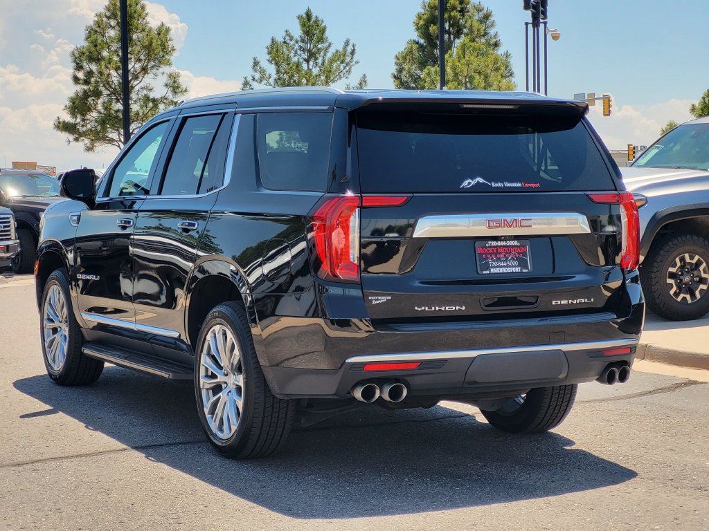 Used 2024 GMC Yukon Denali w/ Advanced Technology Package AWD/4WD image 6