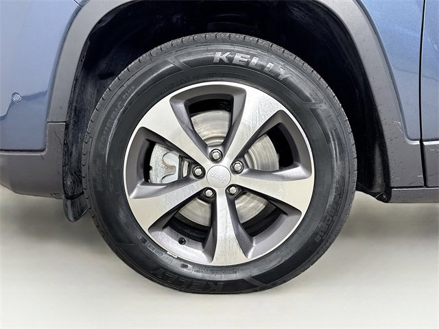 Used 2021 Jeep Cherokee Limited image 31