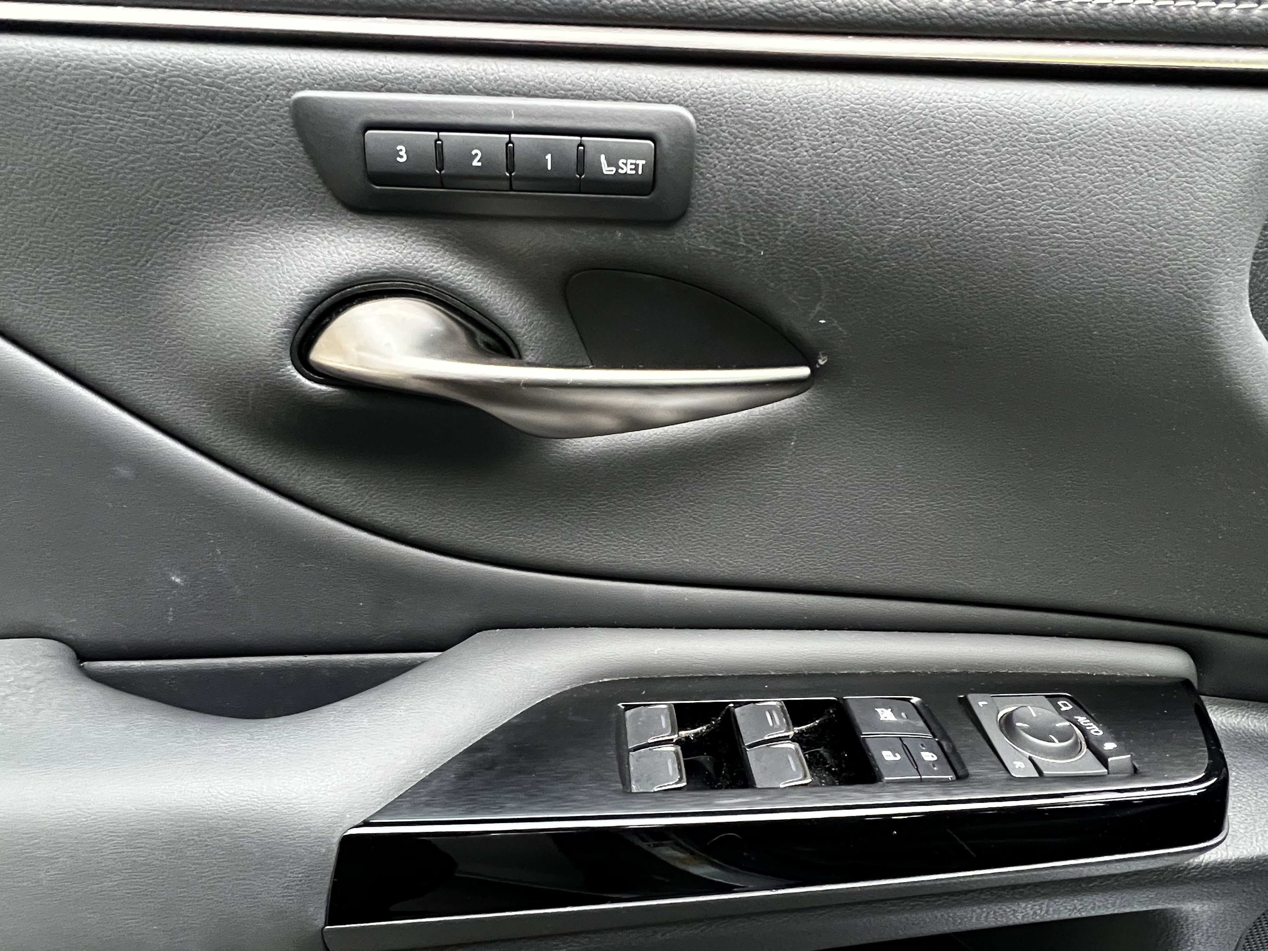 Certified 2022 Lexus ES 350 w/ Premium Package image 14