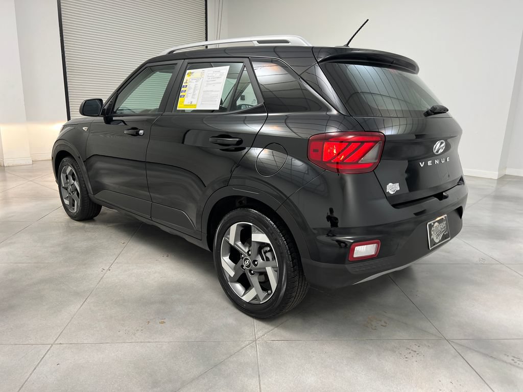 Used 2025 Hyundai Venue SEL FWD image 6