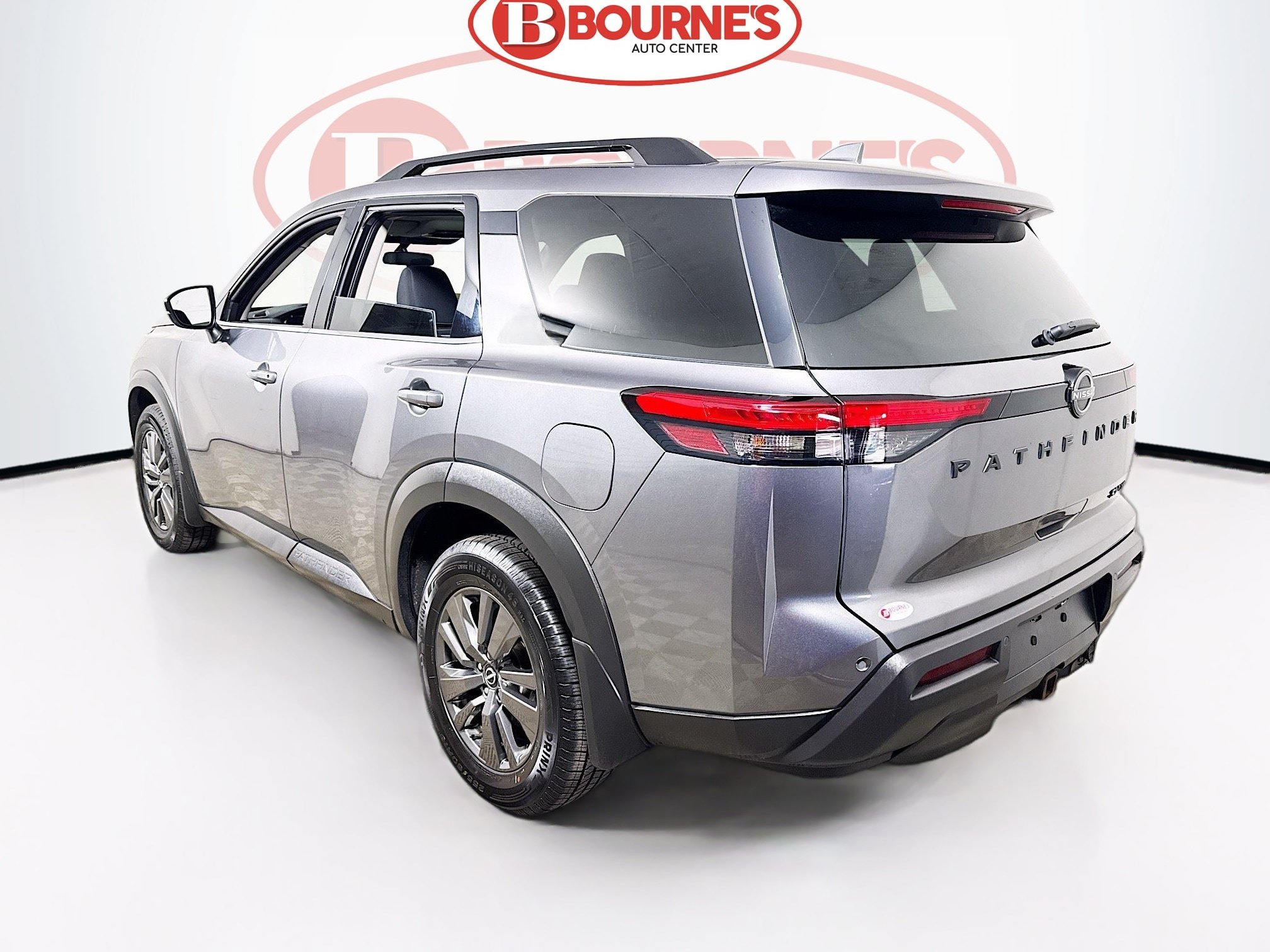 Used 2022 Nissan Pathfinder SV w/ SV Premium Package AWD/4WD image 9