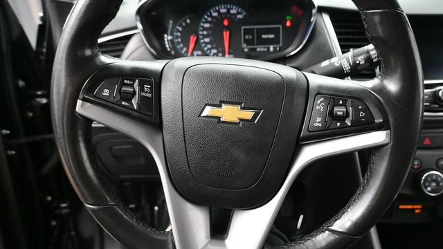 Used 2020 Chevrolet Trax LT w/ LT Convenience Package FWD image 19
