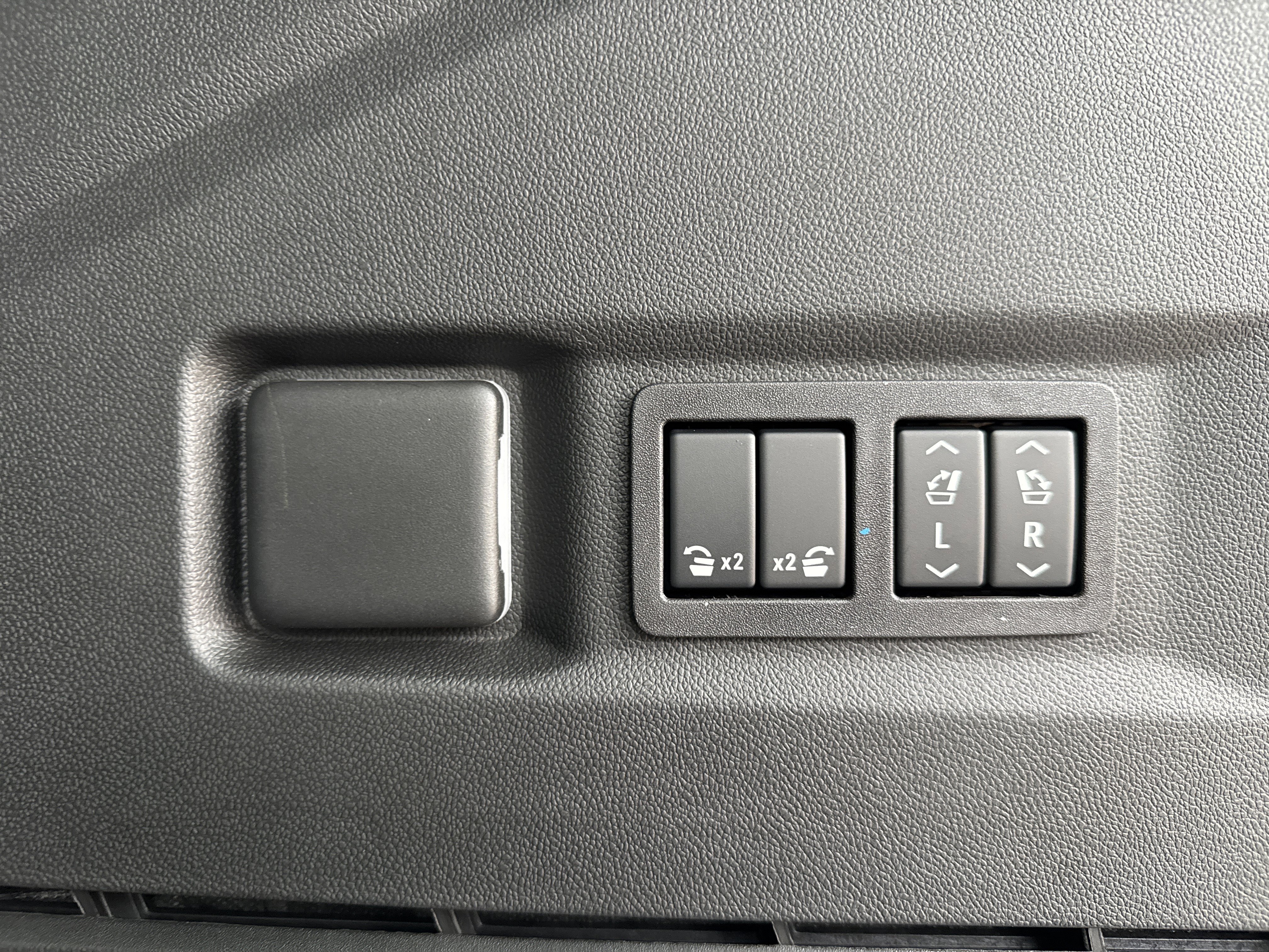 New 2026 GMC Yukon Denali w/ Sun & Power Step Package image 36