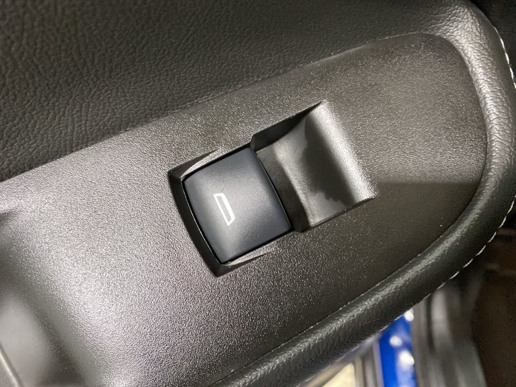 Used 2023 Buick Encore GX Essence w/ Advanced Technology Package image 32