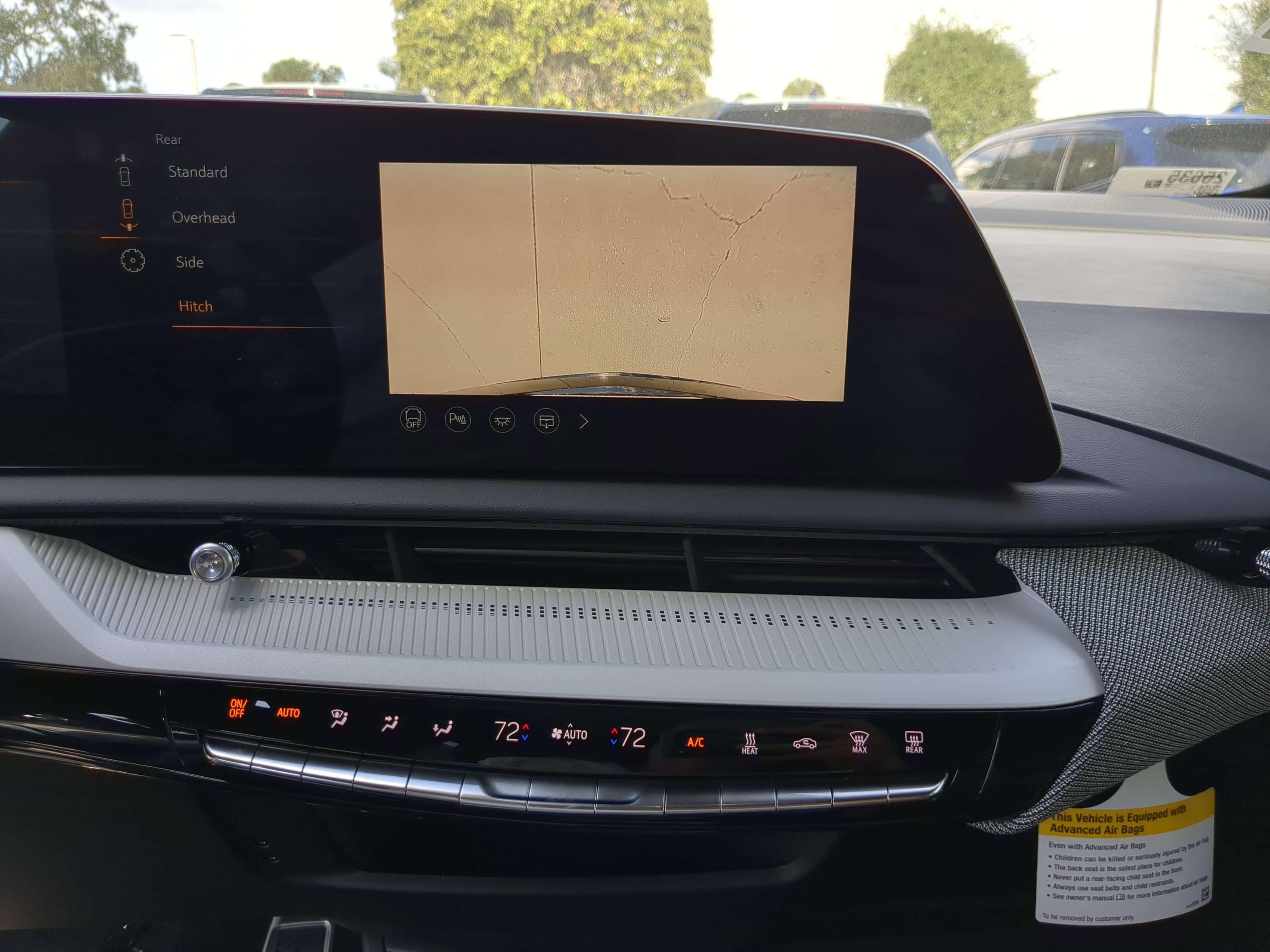 New 2025 Cadillac Optiq Luxury 2 image 24