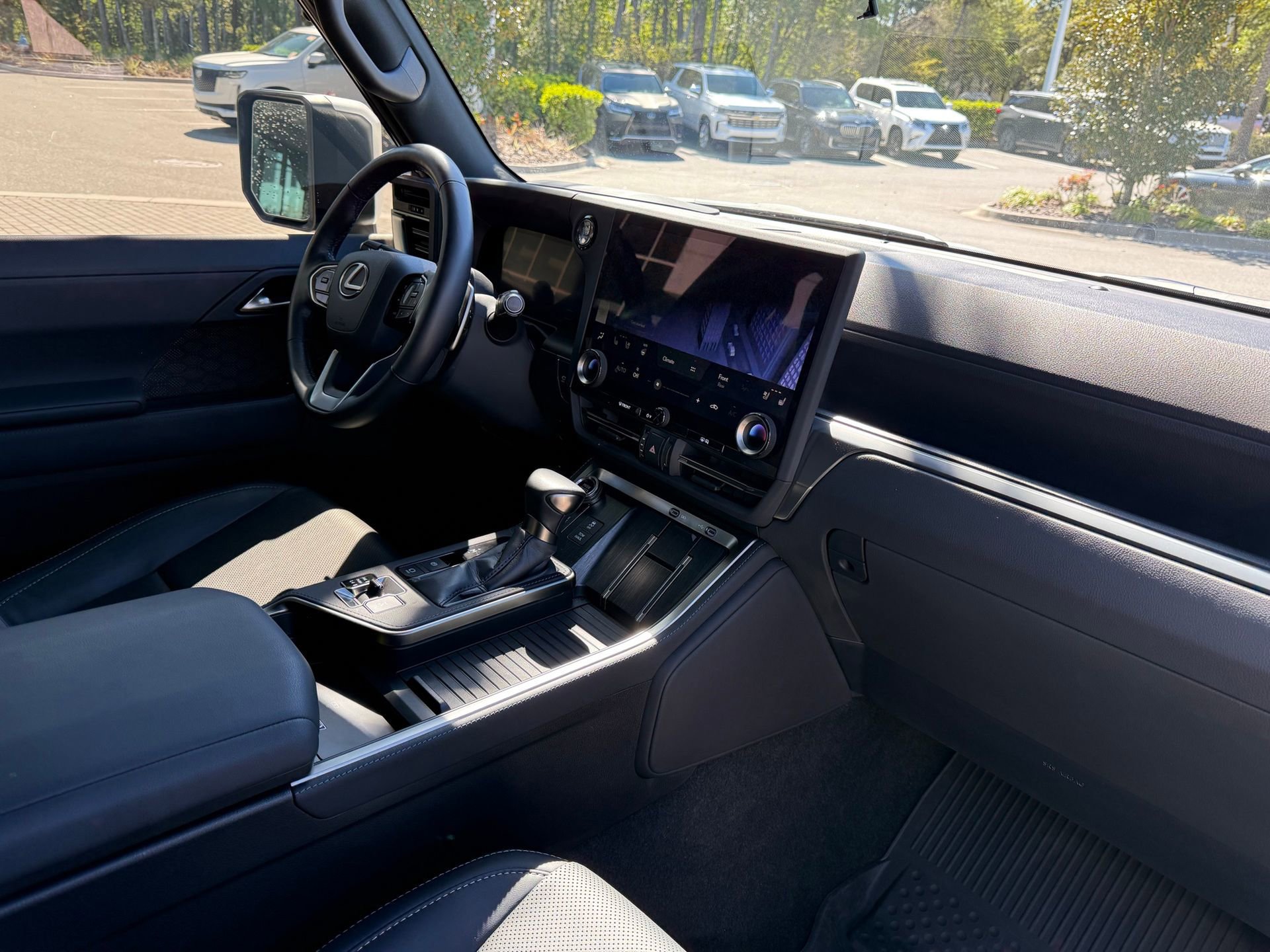 Used 2024 Lexus GX 550 550 Premium+ w/ Accessory Package (Z1) image 3