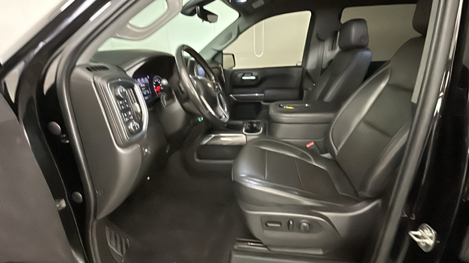 Used 2020 Chevrolet Silverado 1500 LTZ AWD/4WD image 14