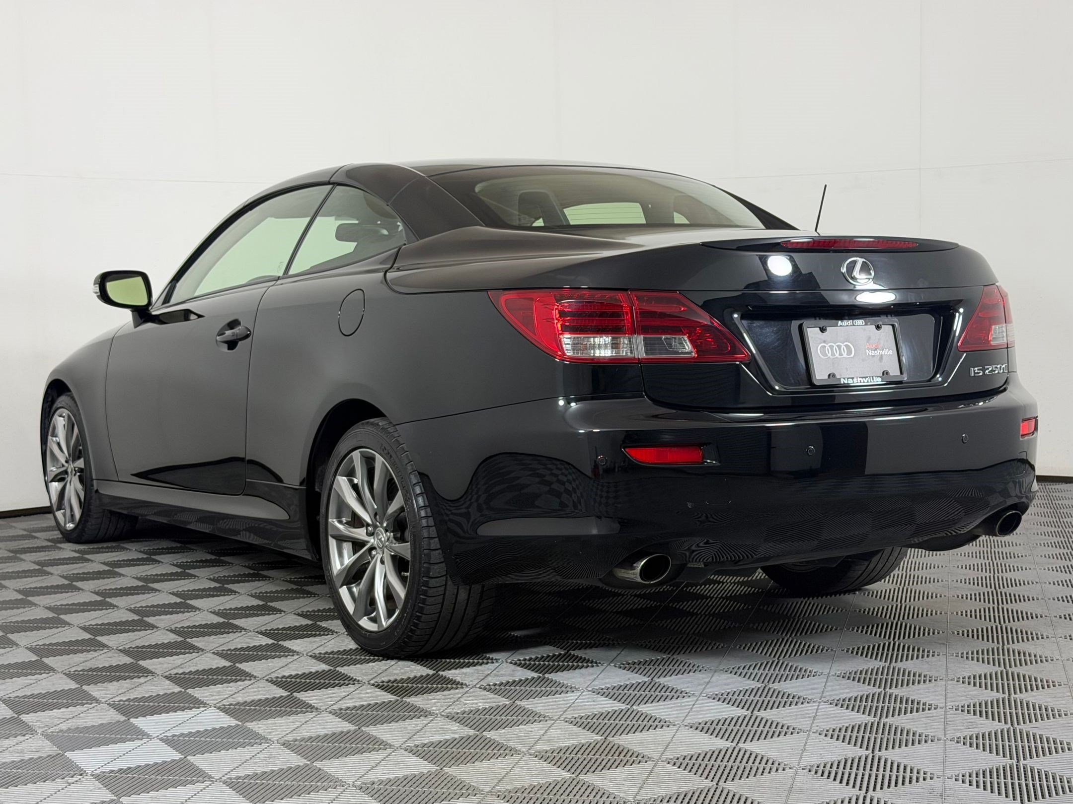 Used 2014 Lexus IS 250C w/ Luxury Package RWD image 3