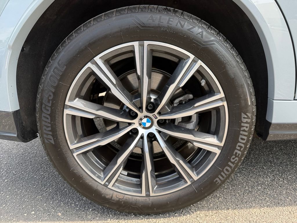 Certified 2025 BMW X6 xDrive40i AWD/4WD image 17