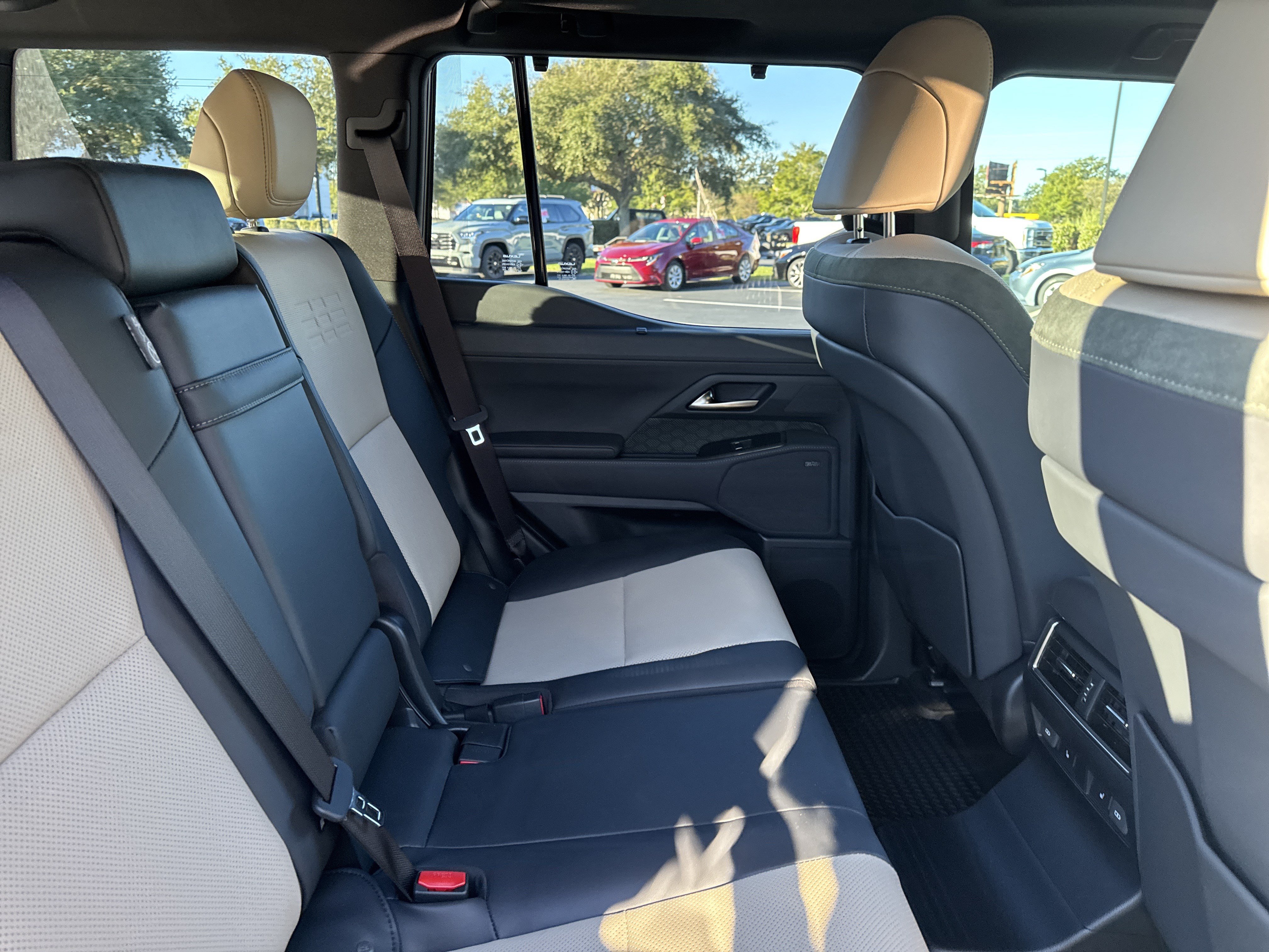 Used 2026 Lexus GX 550 AWD/4WD image 29