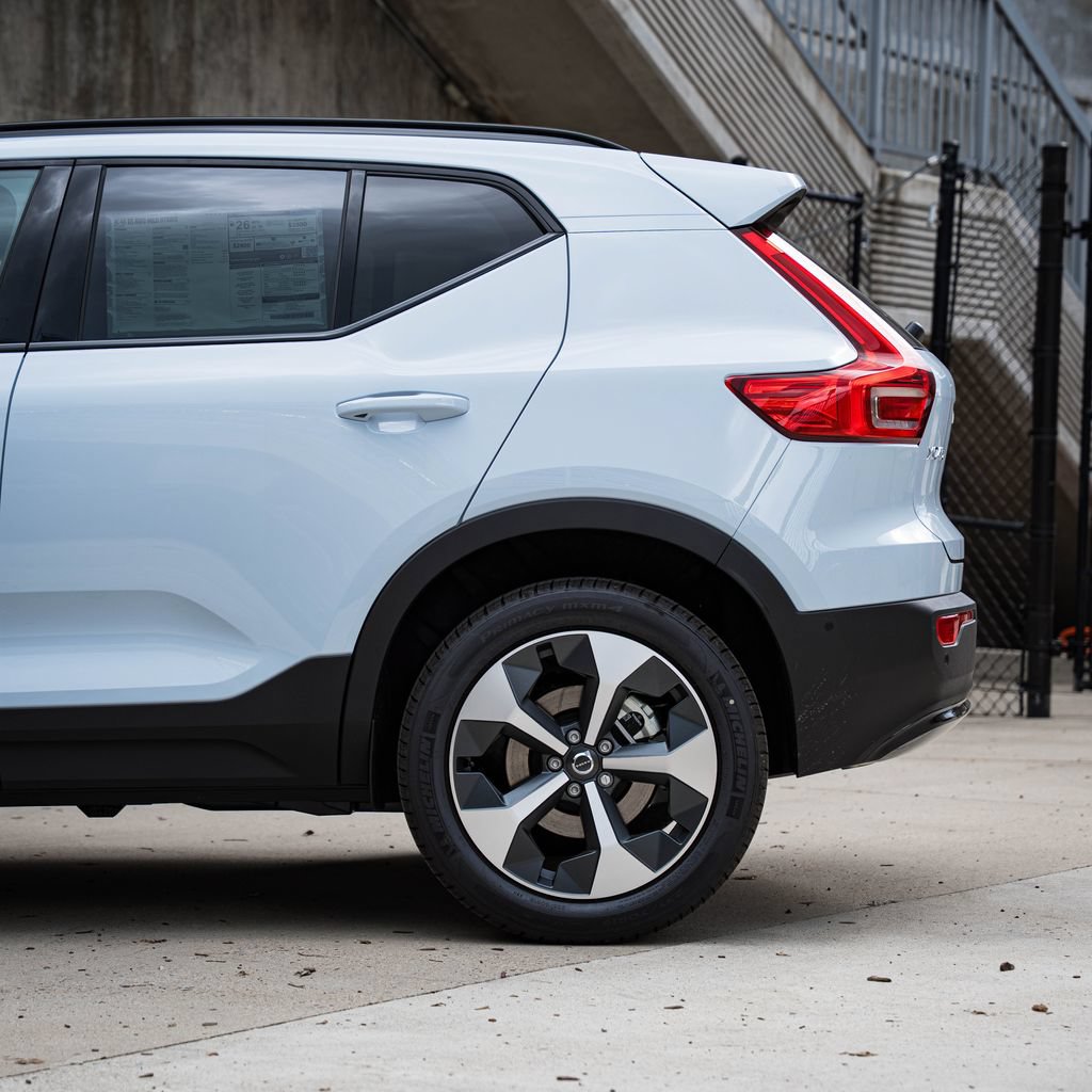 New 2026 Volvo XC40 B5 Plus w/ Protection Package Premier AWD/4WD image 4