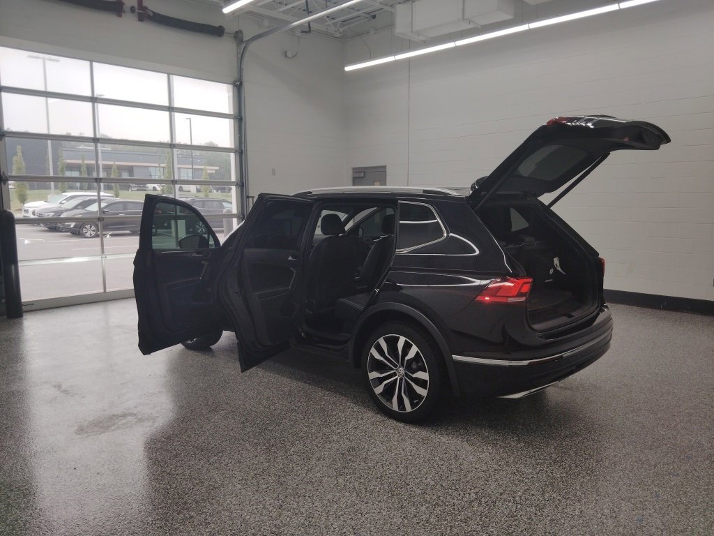 Used 2020 Volkswagen Tiguan SEL Premium R-Line w/ 3rd Row Seat Package image 27