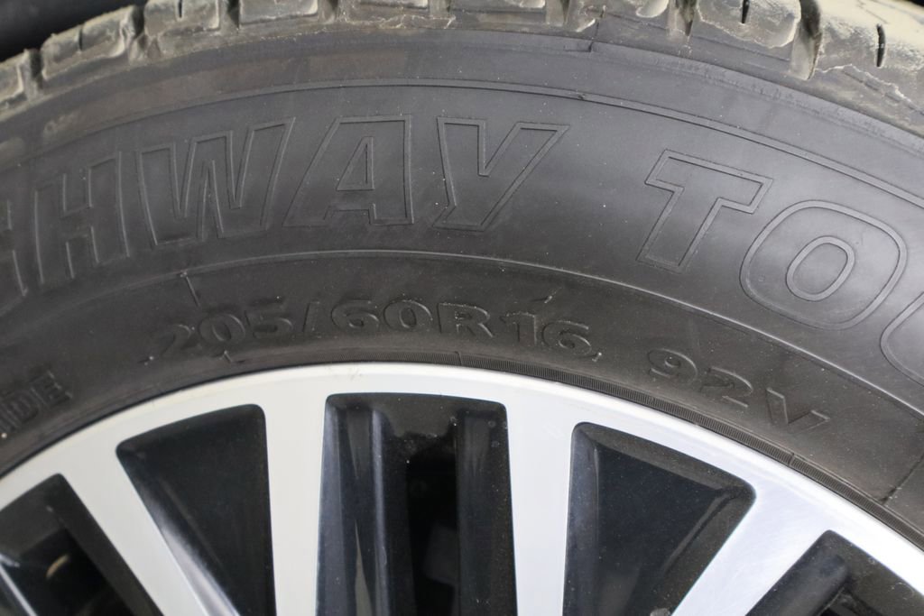 Used 2019 Volkswagen Jetta SE w/ Cold Weather Package image 39