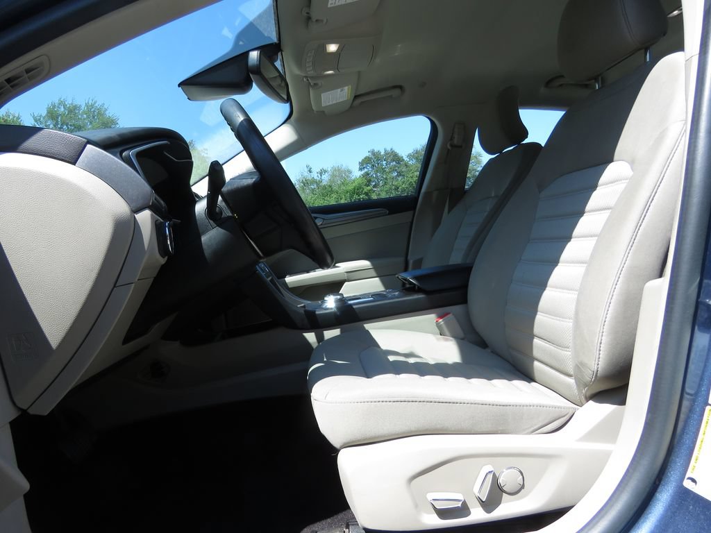 Used 2019 Ford Fusion SE FWD image 8