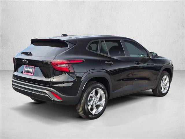 New 2026 Chevrolet Trax LS w/ LS Convenience Package FWD image 2