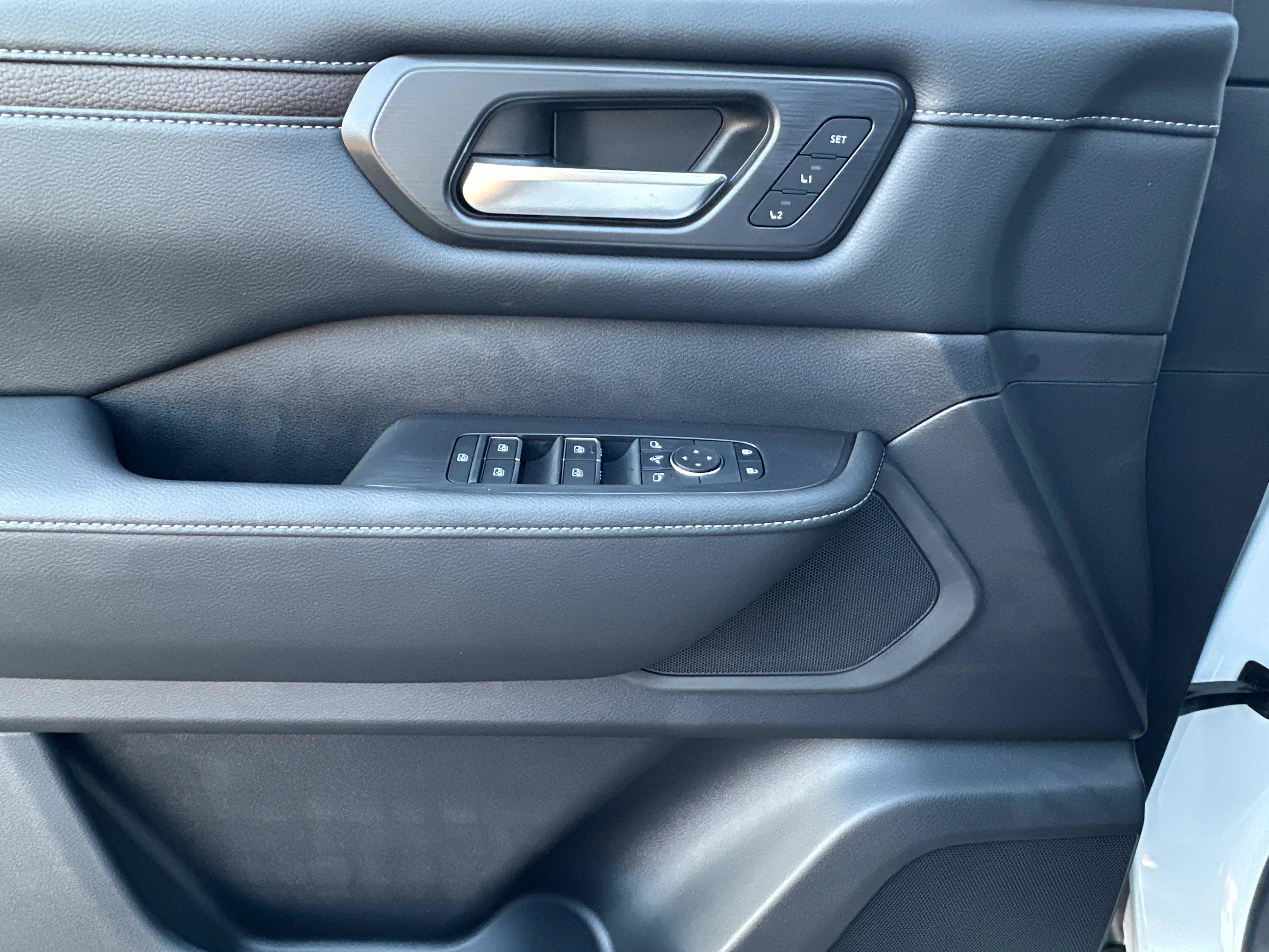 New 2026 Nissan Armada SL w/ Captain's Chari Seat Package image 20