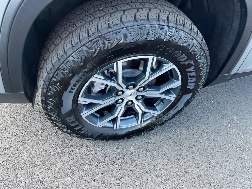 Used 2025 GMC Acadia AT4 AWD/4WD image 9