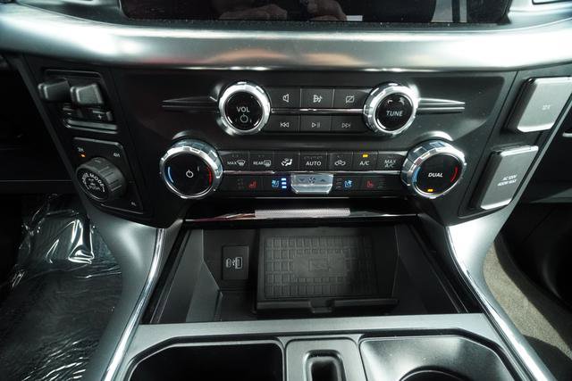 Used 2022 Ford F150 Lariat w/ Trailer Tow Package image 24