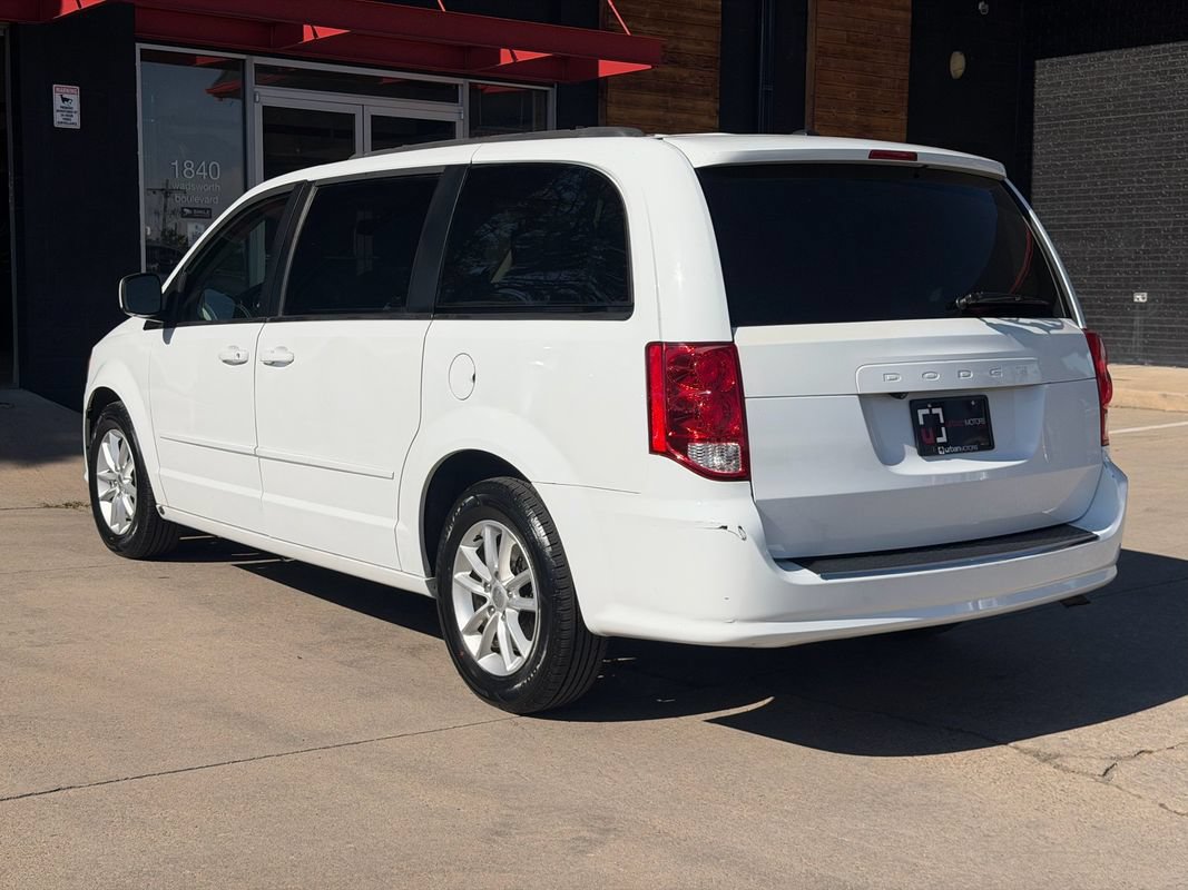 Used 2016 Dodge Grand Caravan SXT w/ UConnect Hands-Free Group FWD image 3