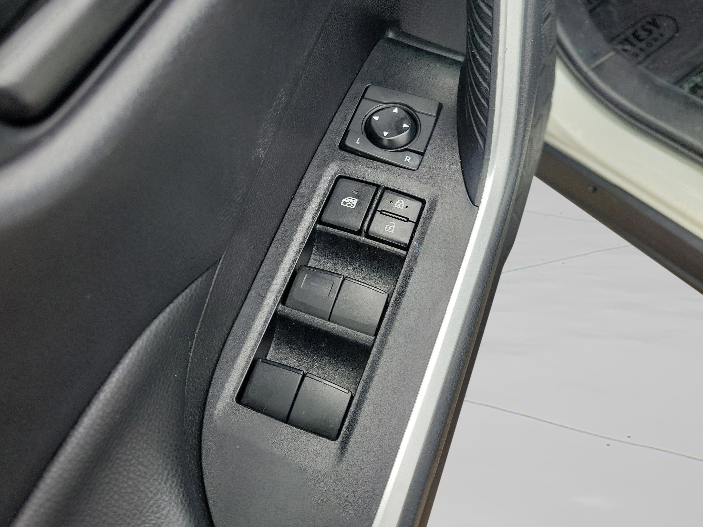 Used 2020 Toyota RAV4 LE image 16